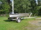 Huutokaupattava Mini Buster- vene, jonka Fiskars lahjoitti Me Kellokoskelaiset ry:lle.